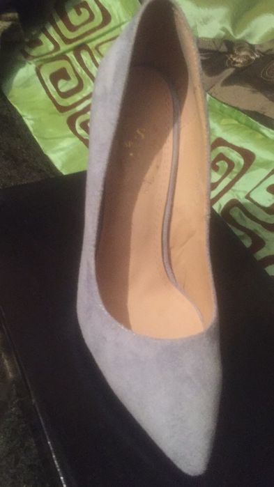 Продам туфли,замшевые