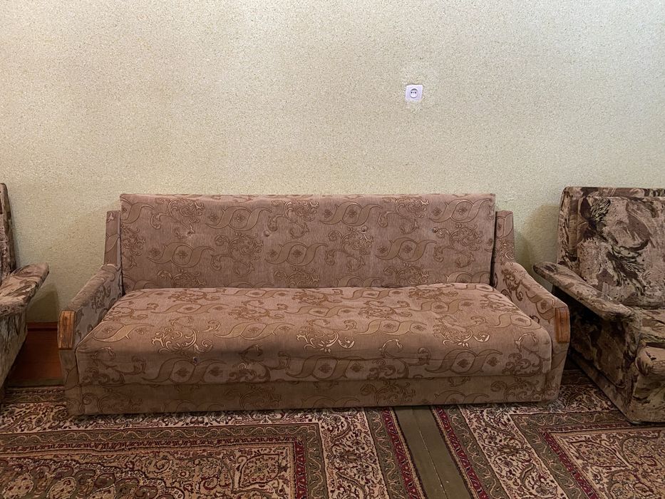 Диван и кресла.