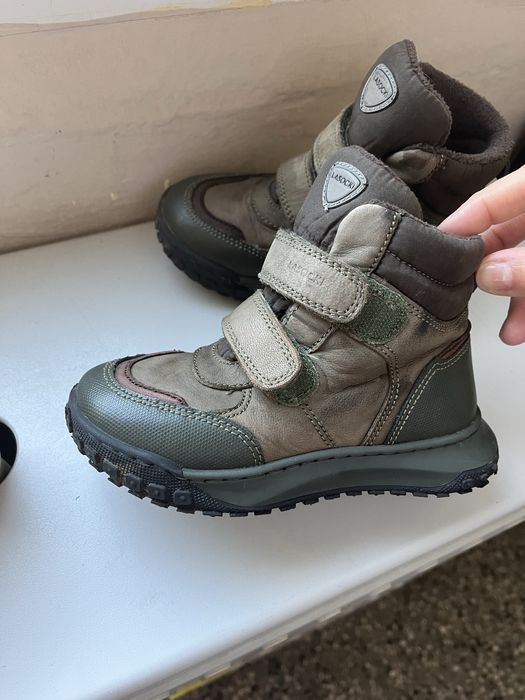 Затворени обувки за момче размер 26-27