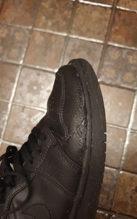 Air Jordan 1 Mid, piele naturală, marimea 42,5 (vai de steaua lor)