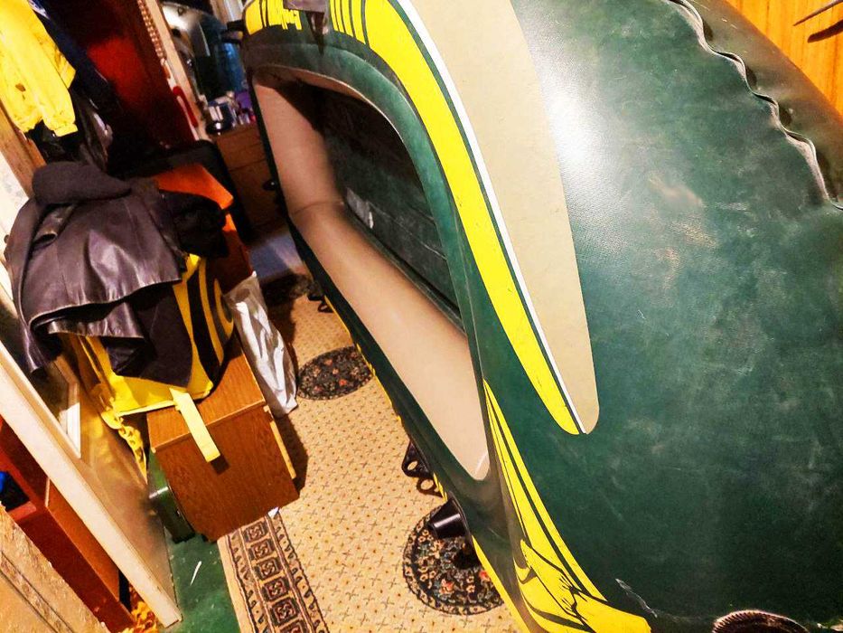 Продам надувную 4х местную  ПВХ лодку Seahawk 4