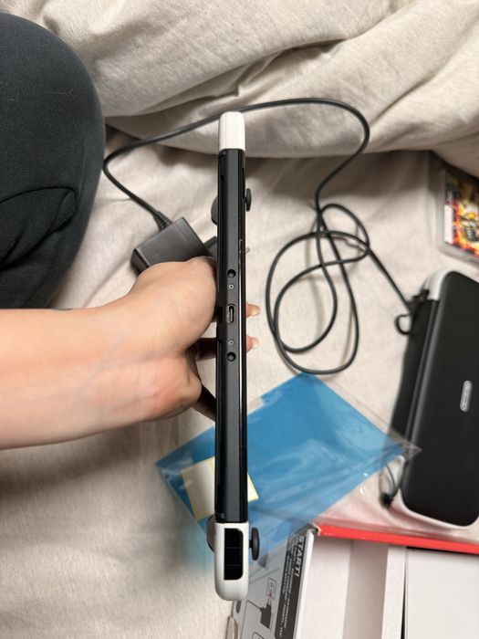 Nintendo Switch OLED с dock, аксесоари и игри