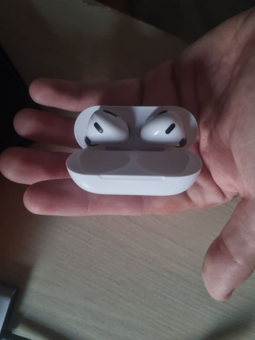AirPods 3 (2021)