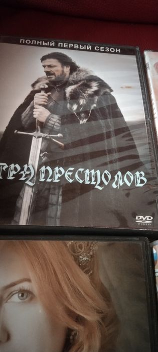 Продам DVD диск с фильмами. На диске с двух сторон.