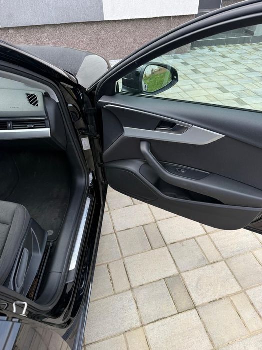 Vand Audi A4 B9 Sedan