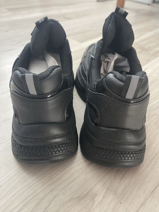 Черни маратонки за спорт и ежедневие