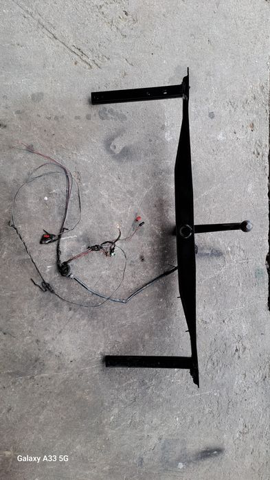 Теглич Оригинален за Ауди А6 Ц4/ Audi A6  C4 комби