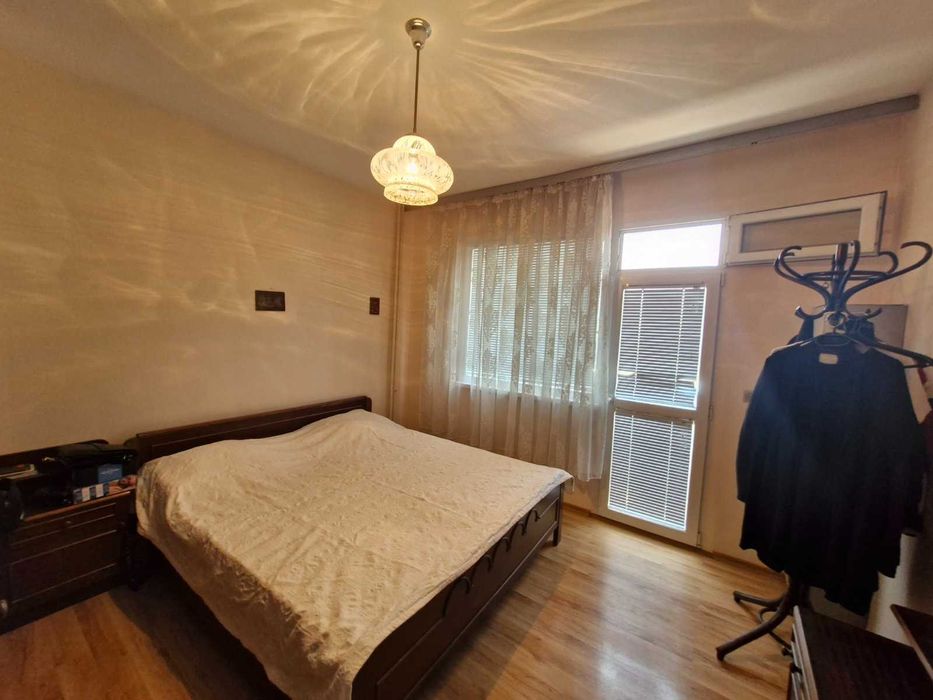 Продава се Тристаен апартамент в Ямбол, Златен рог - 98 кв.м за 1021 €/кв.м - Снимка #10