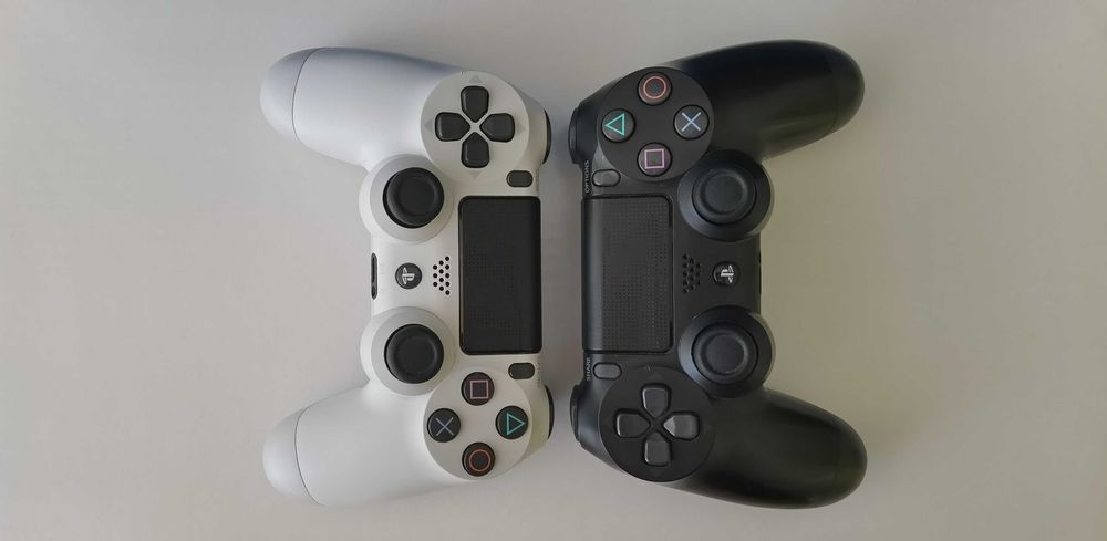 Конзола PS4 Pro с два оригинални джойстика