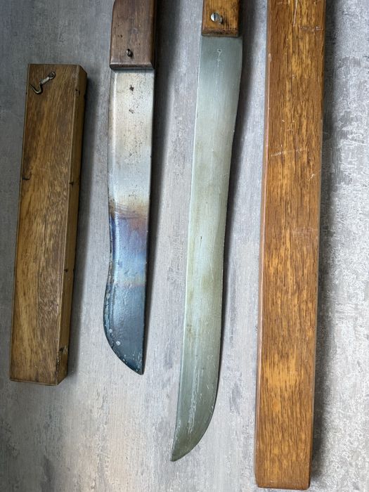 Doua macete , lucrate manual
