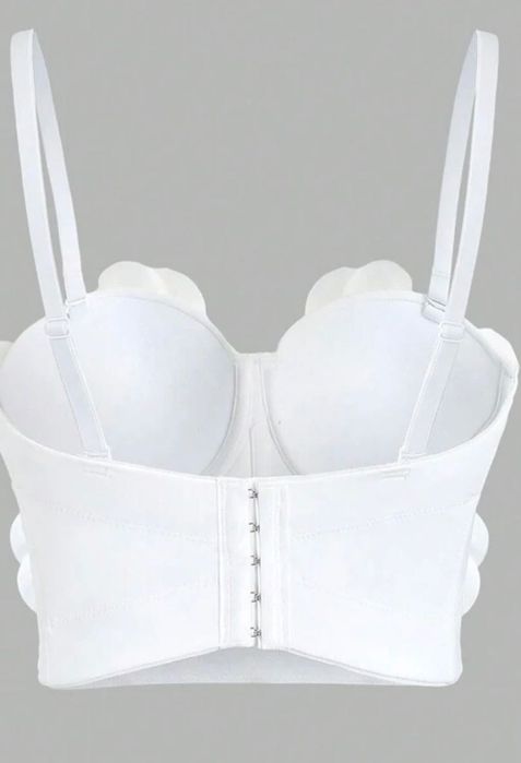 Топ бял с 3Д цветя