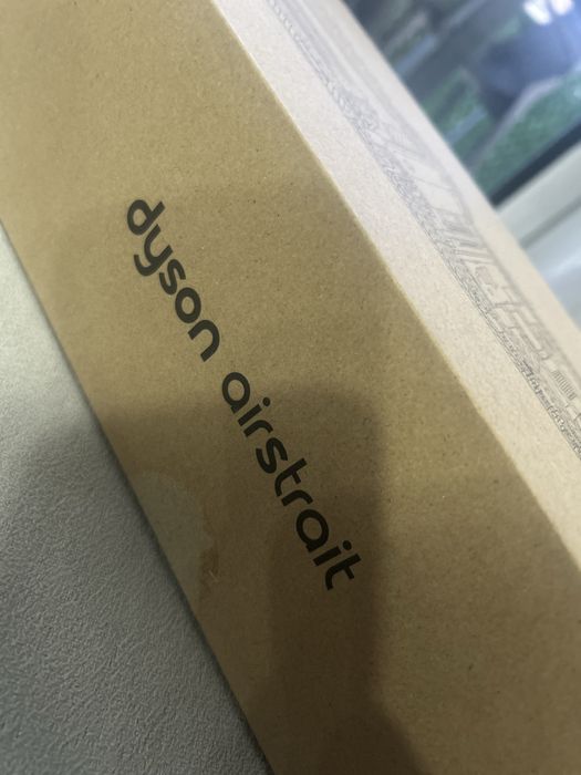Dyson Airstrait
