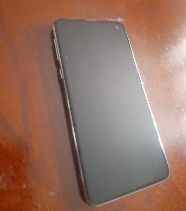 Samsung Galaxy S10e 6/128 телефон