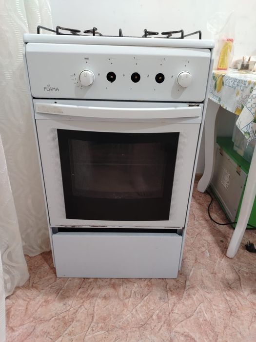 Продам газовую плиту Flama