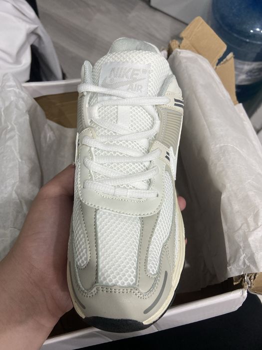 Продам  nike vomero 5