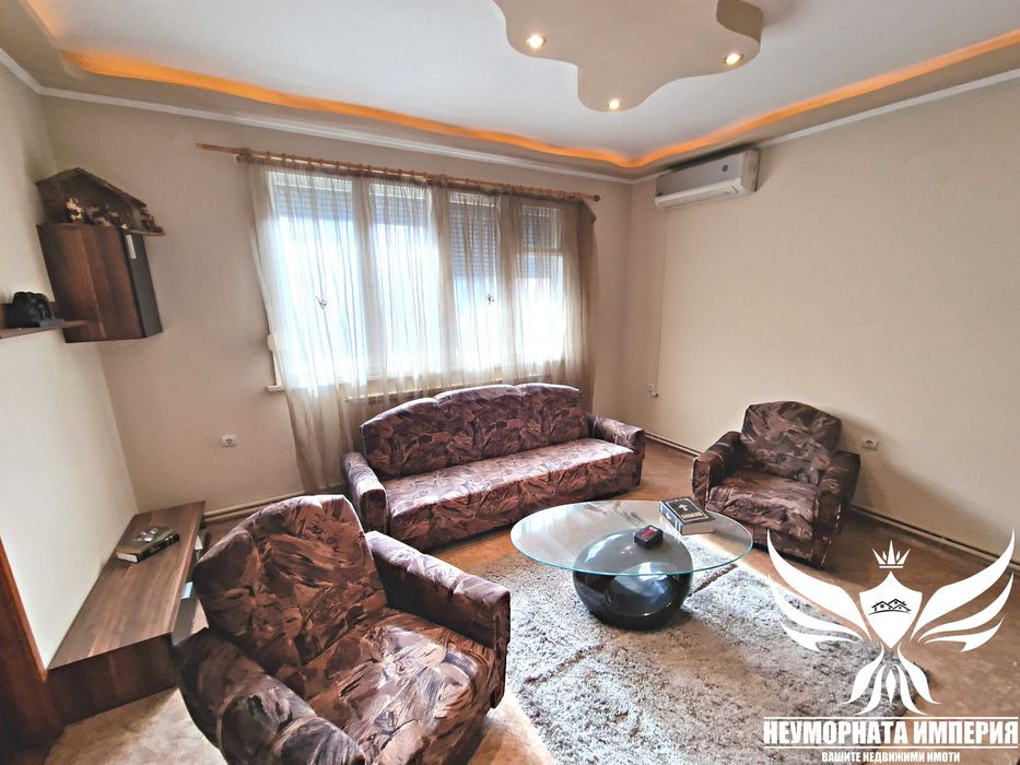 Продавам тристаен 128кв. с тавански етаж 128кв. гр.Асеновград Център