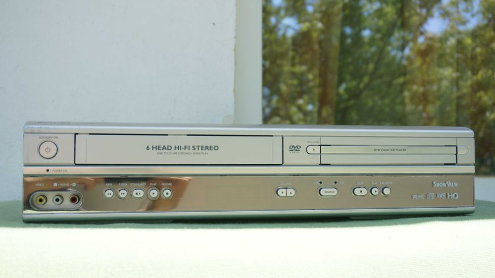 Video recorder VHS combo cu DVD player incorporat PHILIPS DVP-620VR