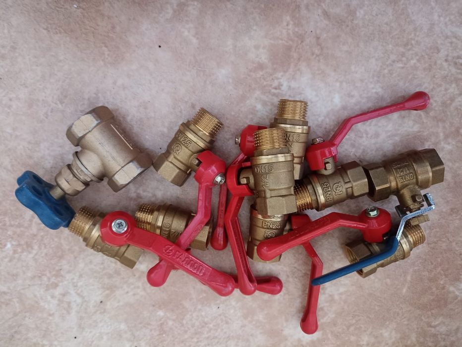 Продам сантехнические материалы