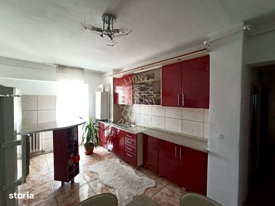 Apartament decomandat 3 camere 72 mp+spatiu depozitare 30 mp-Central — fotografia 1