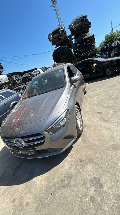 Aripa stanga/dreapta Mercedes B Class W247 an 2021