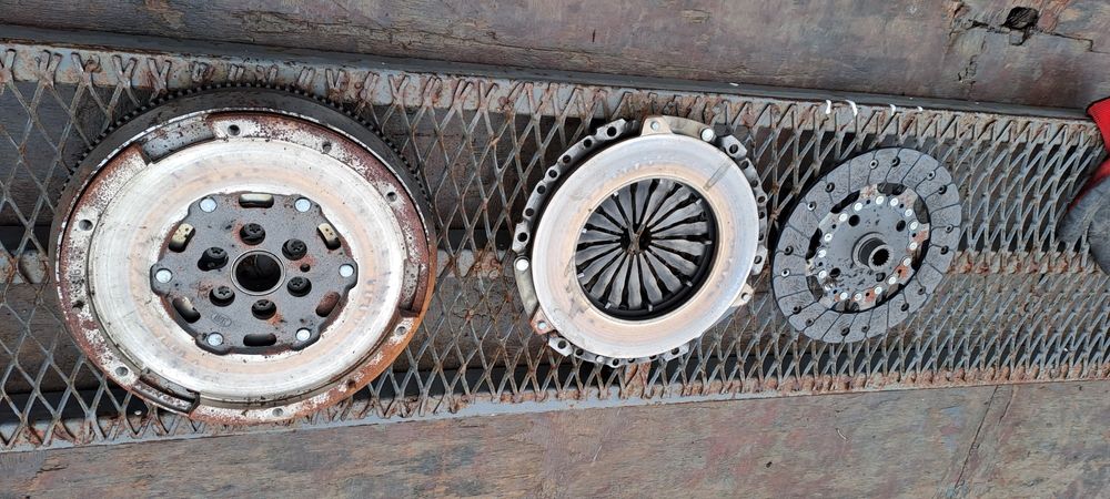 Демпферен маховик със съединител за Пежо Ситроен 1.6хди 110кс