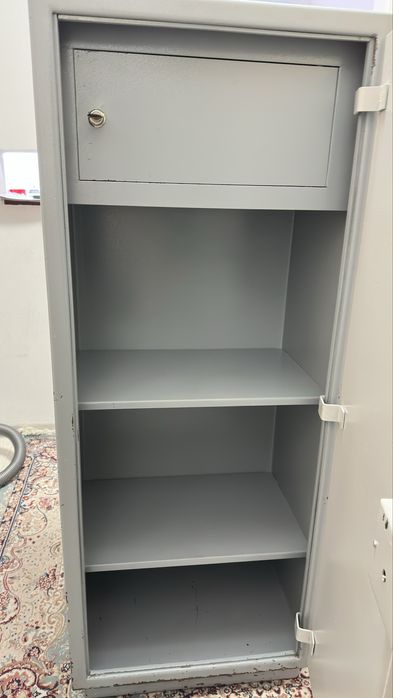 Продам сейф для офиса