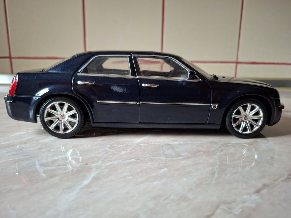 Chrysler 300 c scara 1:18