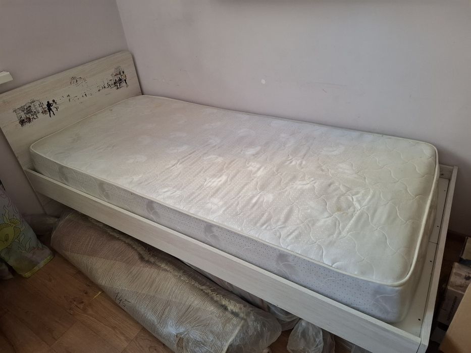 Продам односпальную кровать