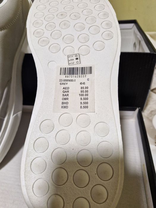 Продам новые мужские кроссовки размер 42-43