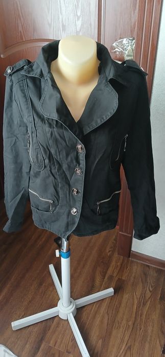 Продам ветровку для девушек и женщины