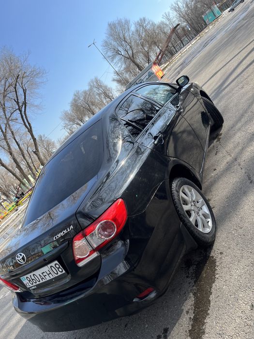 Машина Tayota Carolla