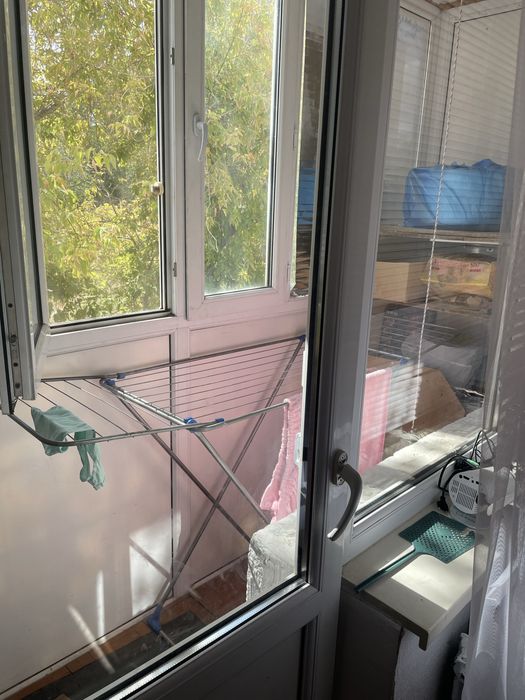 продам 4 комн.квартиру в центре