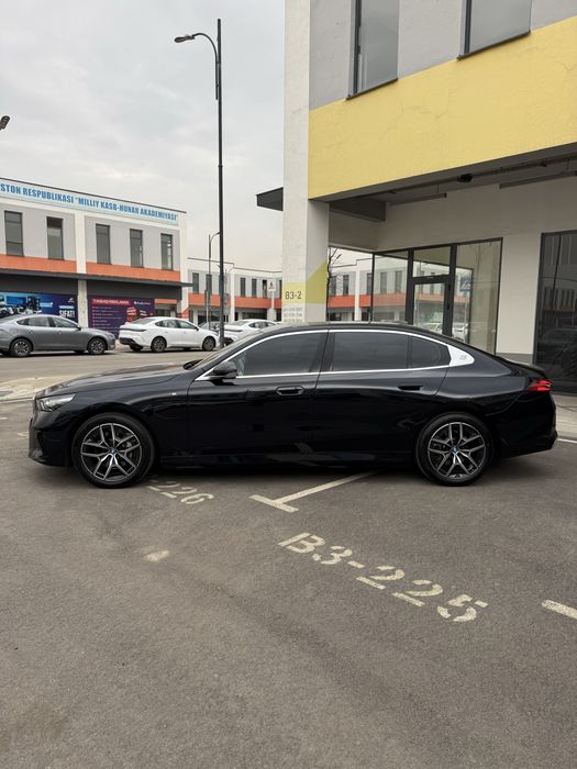 Bmw i5 35L/10.000km probeg