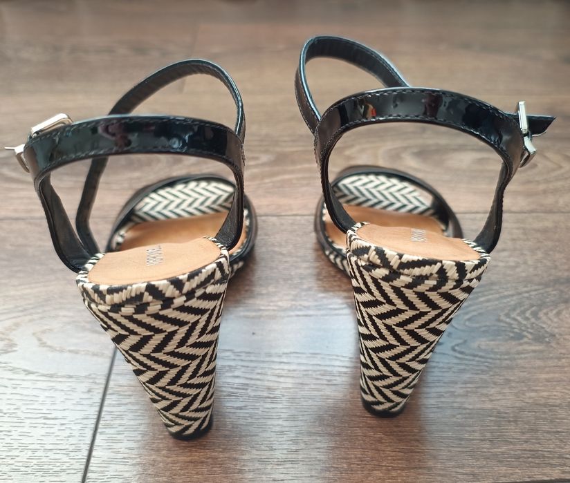 Дамски сандали на платформа Veronella