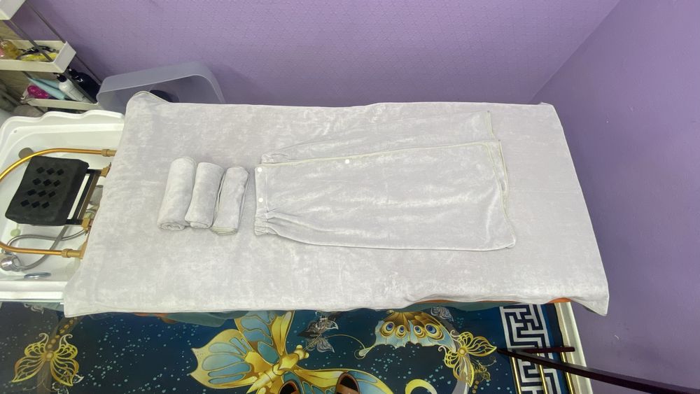 Продается кушетка + полотенцы