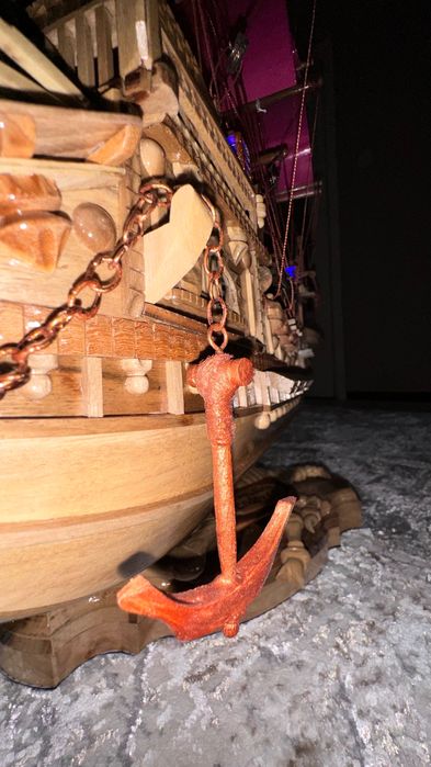 Корабль ручной работы из дерева