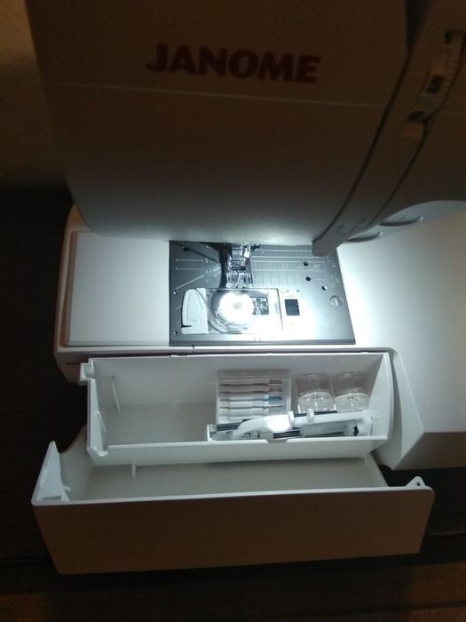 Швейная машина Janome art deco 7180