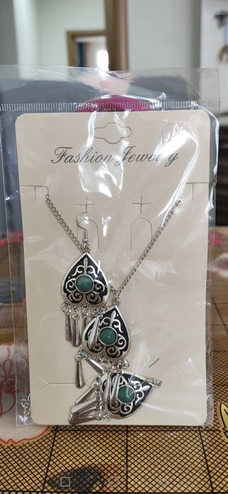 Просто национальные украшения