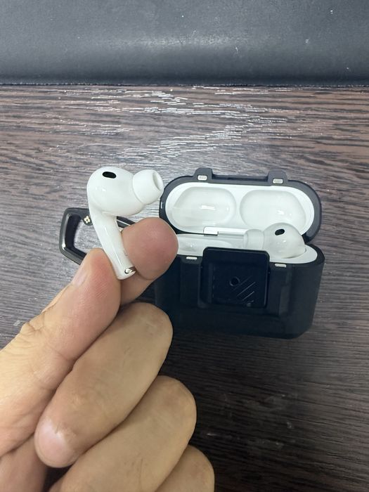 Apple Airpods Pro 3 original + чехол от spigen