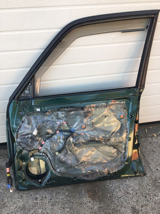 Usa Dreapta Fata Toyota LandCruiser J90. Model Scurt3usi.