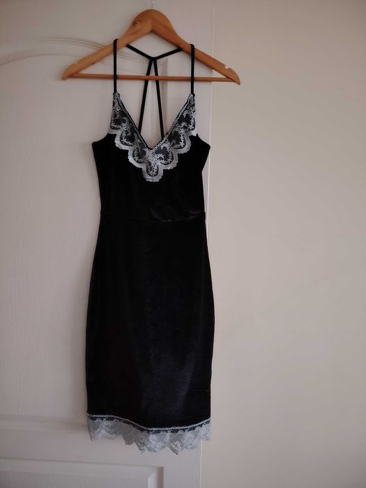 Лот от рокли H&M, Reserved, Amisu