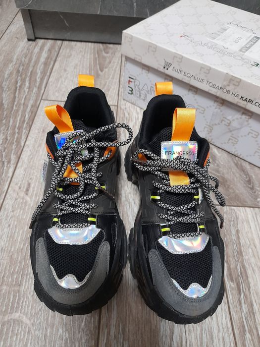 Женские кроссовки