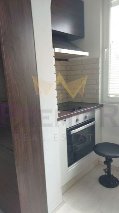 Дава се под наем Тристаен апартамент в Варна, Възраждане 3 - 68 кв.м за 797.64 € - Снимка #2