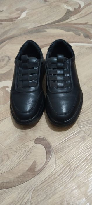 Продам кроссовки