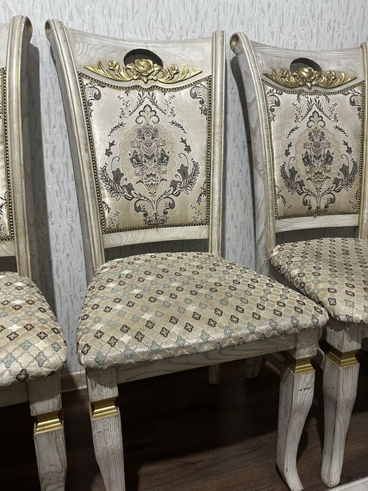 Продам не дорого стол со стульями