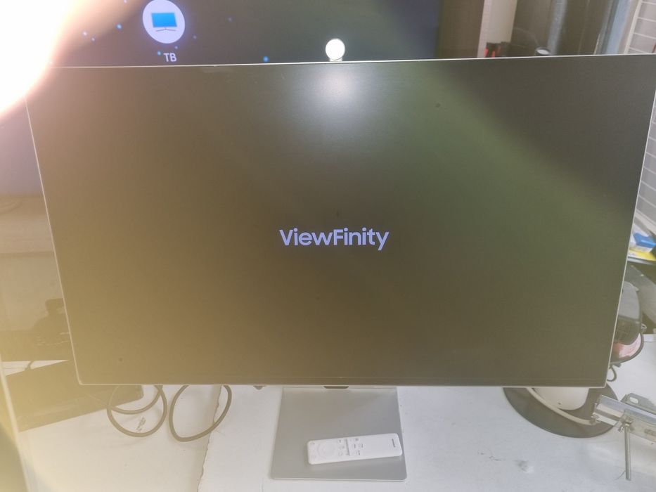 Професионален смарт монитор SAMSUNG  27 инча , 5К