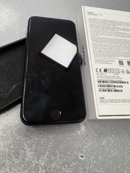 Iphone SE 128 gb за части