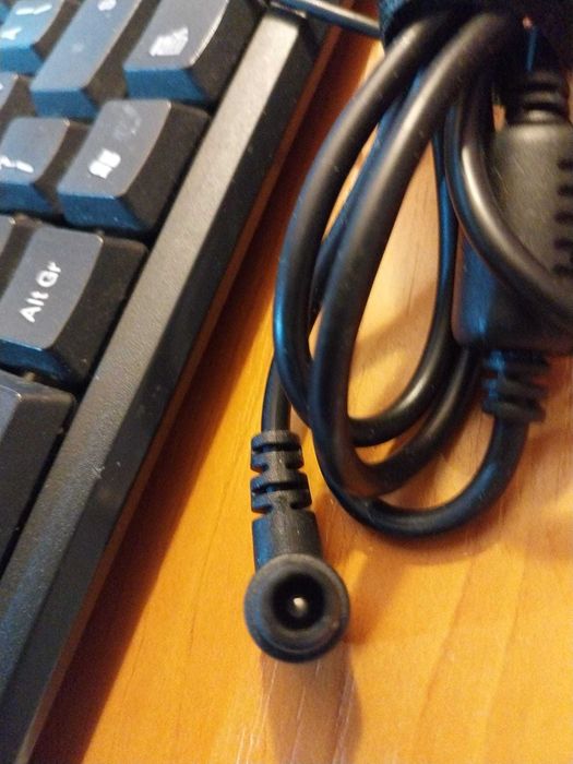 Încărcător nou pentru monitor sau laptop  ( Adaptor  )  19 V cu 1,58 A