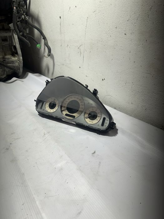 Щиток приборов Mercedes w211