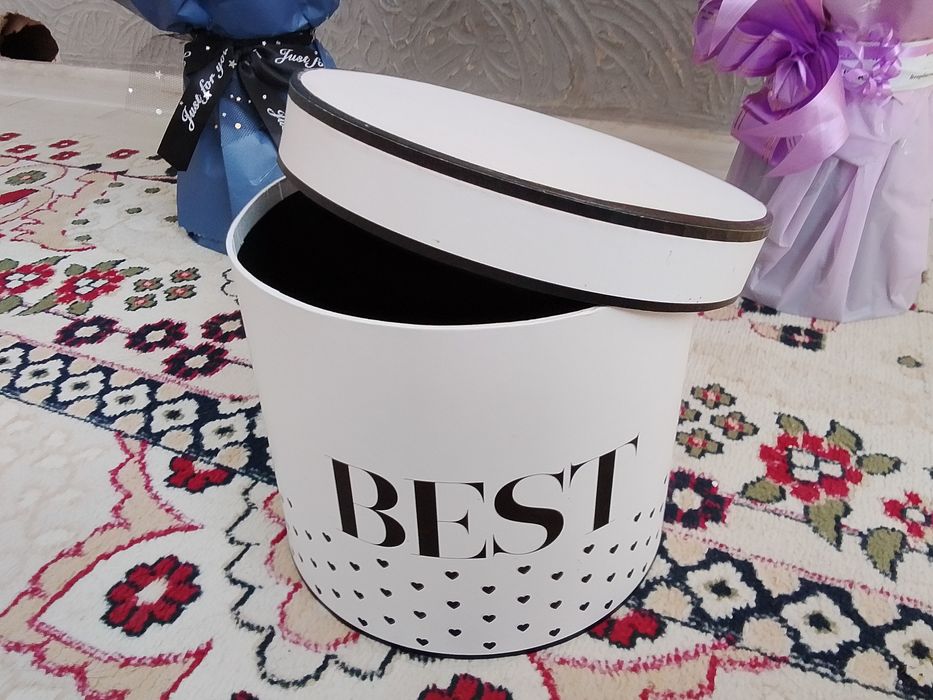 Подарочный каробка